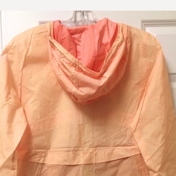 Pretty NWT Burton packable wind/rain jacket! - Picture 10 of 12